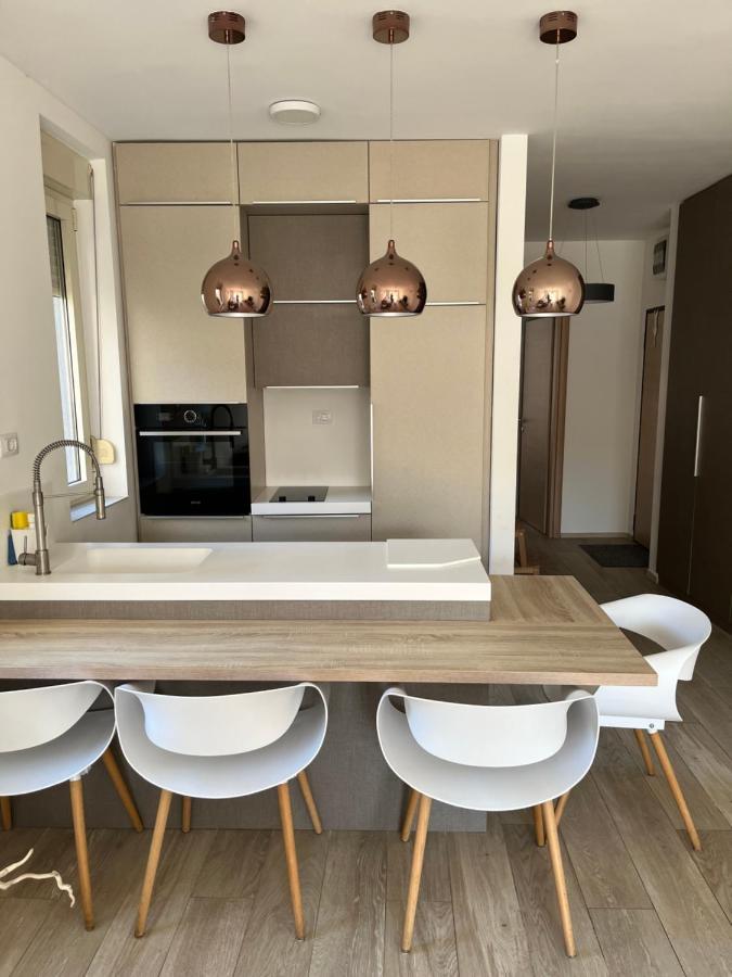 Atina Apartment, Centre ,luxurious, Bright, Parking * Budva